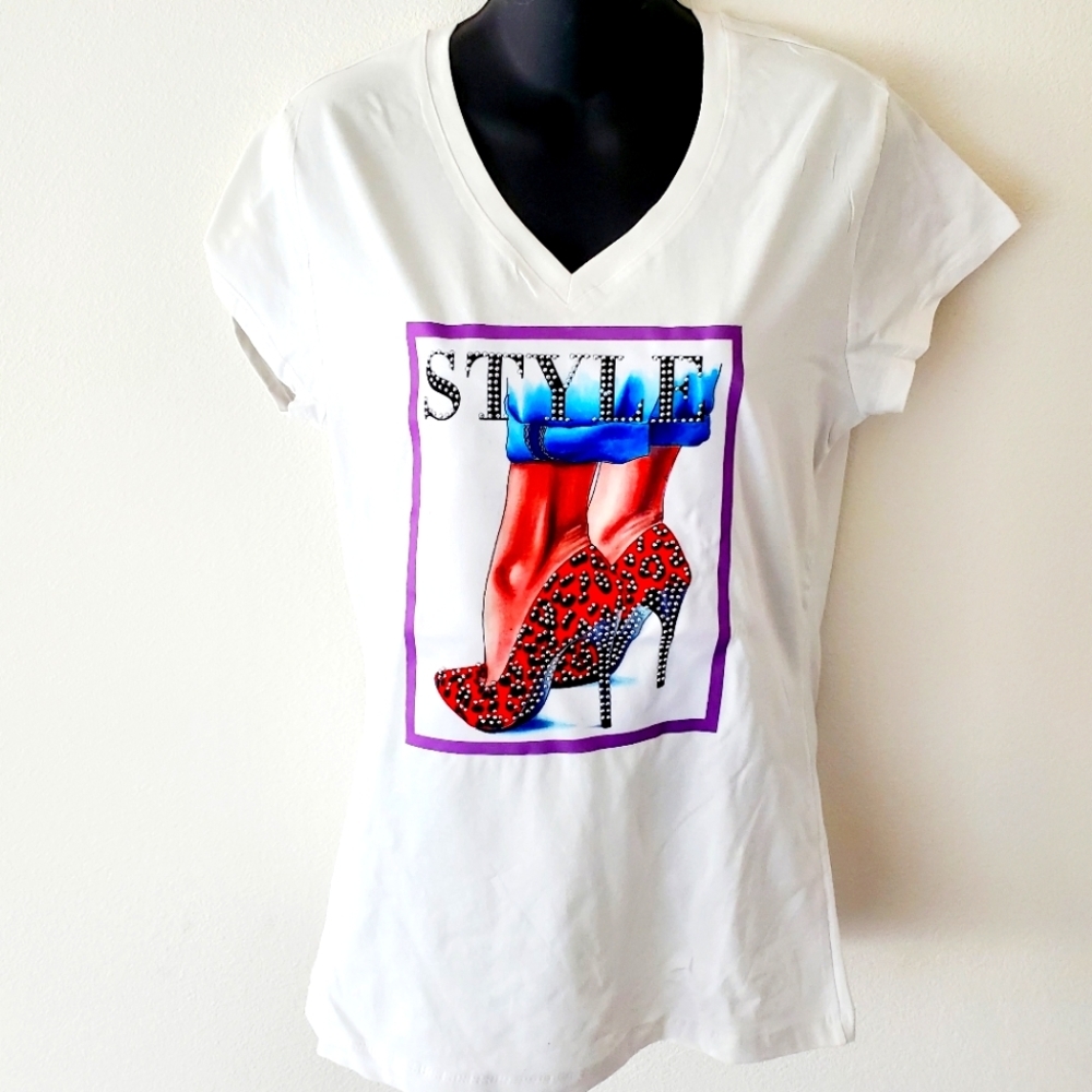Women "Style" Graphic White V-Neck T-Shirt Size M